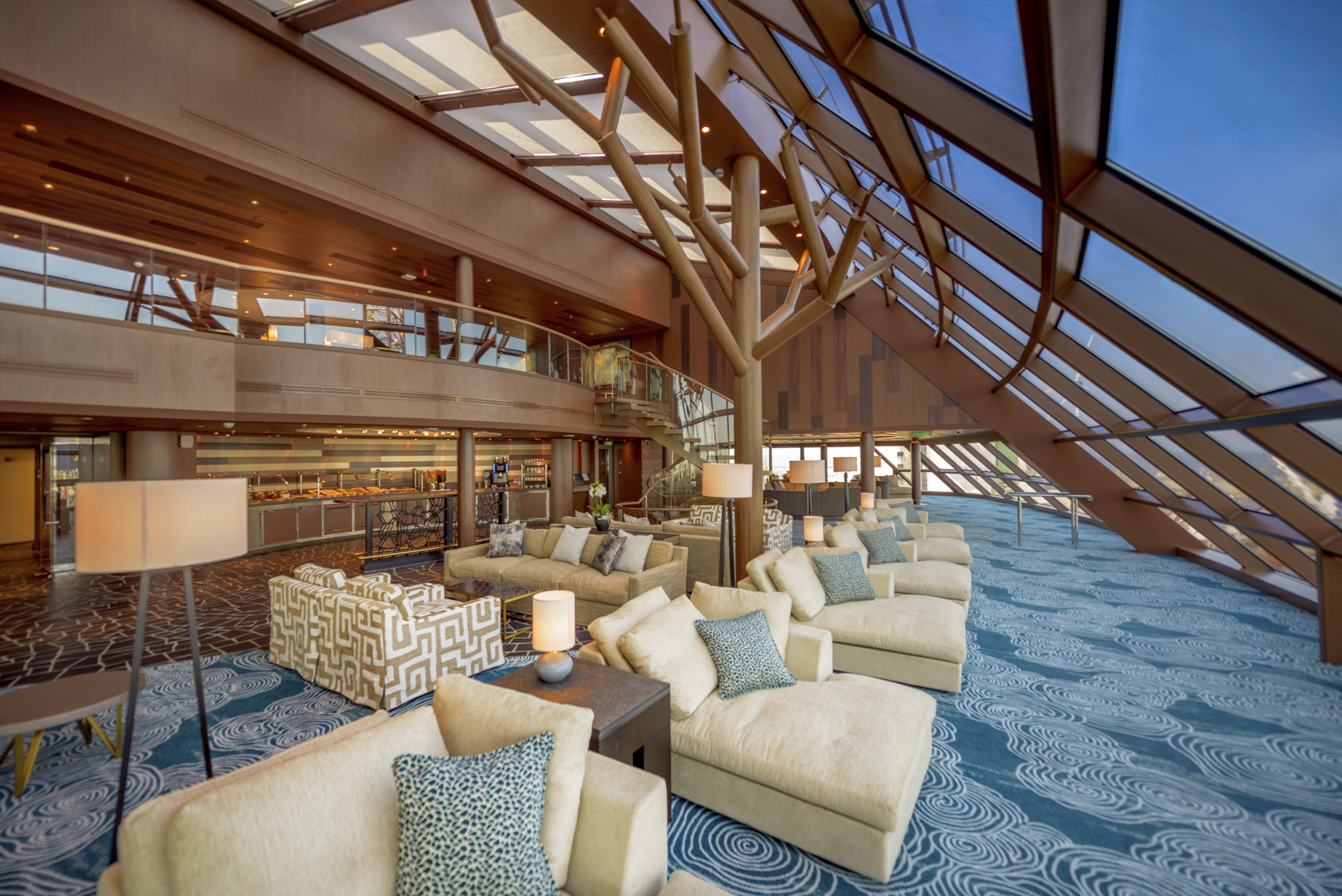 El impactante The Haven Observation Lounge, ofrece unas vistas extraordinarias por que se ubica en la proa en la sección más alta del buque, a 20 cubiertas de altura. CRUCEROS ALASKA NORWEGIAN BLISS CRUCEROS CARIBE NORWEGIAN BLISS CRUCEROS RIVIERA MEXICANA NORWEGIAN BLISS CRUISES ALASKA CRUISES NCL NORWEGIAN BLISS CARIBBEAN NCL CRUISES NORWEGIAN BLISS #NorwegianBliss #CruiseNorwegian #Alaska #AlaskaCruises #CaribbeanCruises #AlaskaNCL #CaribbeanNCL #CrucerosEstadosUnidos #CrucerosSeatttle #SeattleCruises #NewShip #TheHaven #ObservationLounge